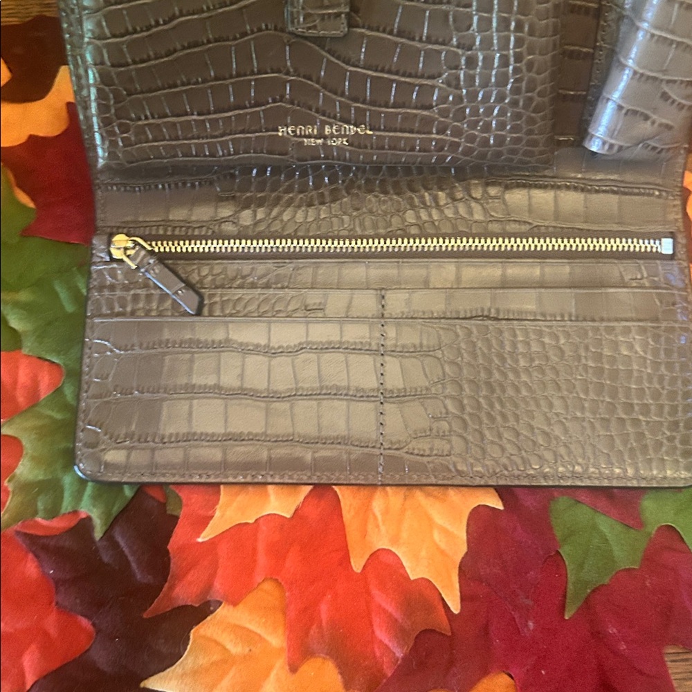 Henri Bendel Croc Embossed Leather Clutch/Wallet/Wristlet - Picture 12 of 13